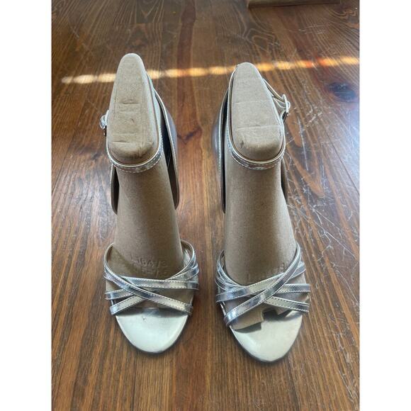 Vince Camuto Antinalie Silver Leather High Heels, sz 7 - Picture 10 of 13